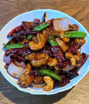 Wok-Fried Chicken Cubes with Cashew Nuts & Dried Chilli in Kong Po Style