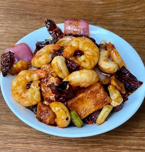 Wok-Fried Prawn & Tofu with Cashew Nuts & Dried Chilli in 