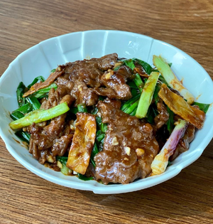 Stir-Fried Sliced Of Beef With Young Ginger & Spring Onion