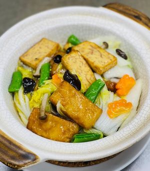 Mixed Vegetables Claypot With  Yam And Beancurd Sheet 