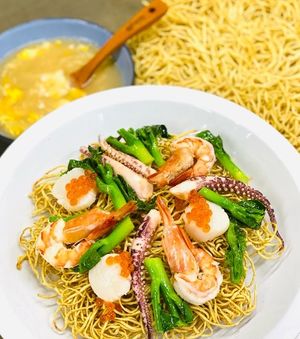 Crispy Noodles With Seafood , Kai Lan Egg Wash Sauce
