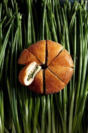 Pan-seared Minced Pork & Chive Sesame Bun