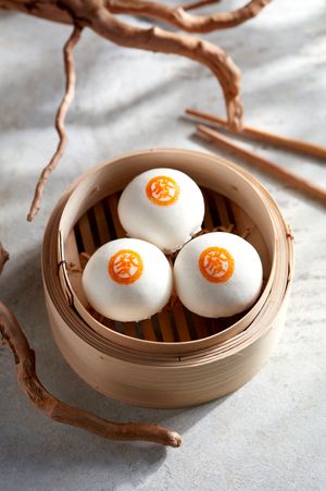 Steamed Custard Buns with Salted Egg Yolk 