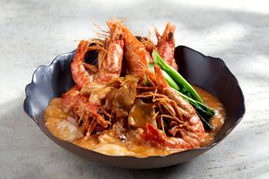 Claypot Homemade Hor Fun with Fresh Prawn in Egg Wash Sauce