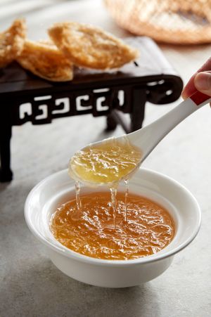 Double-boiled Golden Bird's Nest in Honey Rock Sugar (165ml)