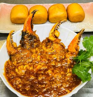 Fried Crab Claw With Spicy Chilli Sauce Served With Man Tou