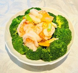 Wok-Fried Prawn With Brocolli