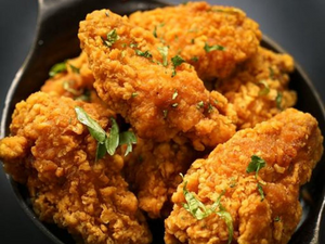 Crispy Fried Chicken Wings (Blue Cheese Dip)