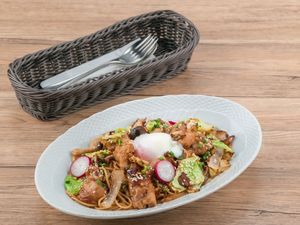 Hoshino Spaghetti with Garlic Chicken and Vegetables