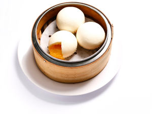 Steamed Salted Egg Yolk Custard Bun 奶黄流沙包(6)