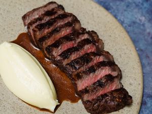 Wagyu Sirloin MBS 5 (200g)