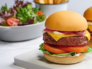 [Vegan] Beyond Burger With Caramelised Pineapples