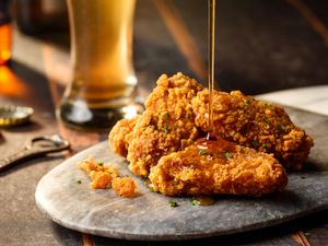 [Signature] Crispy Chicken Wings with Truffle Maple Drizzle (6 Pieces)