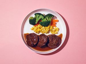 Mini Beef Patties with Demi-Glace and Steamed Vegetables (Kid's Menu)