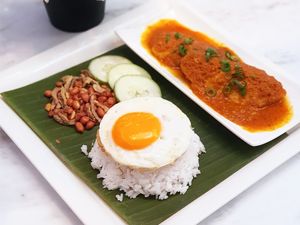 Quorn Vegetarian Nasi Lemak with Chicken Rendang