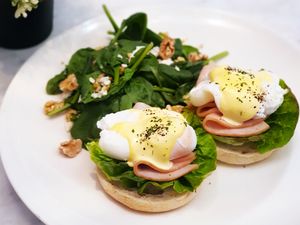 English Muffin Egg Benedict with Turkey Ham and Hollandaise Sauce
