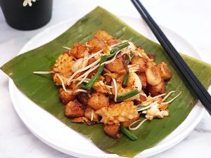 Stir-Fried Seafood Carrot Cake
