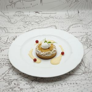 Cinnamon Apple Crumble Tart