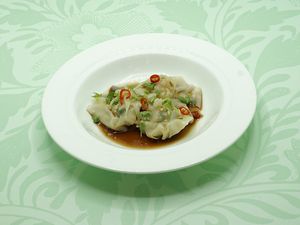Poached Prawn, Chicken, Chinese Cabbage, Preserved Vegetable Dumpling, Black Vinegar, Chili Padi (3 Pieces)