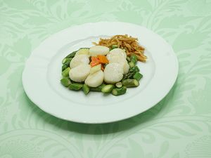 Sautéed Scallops, Seasonal Vegetable
