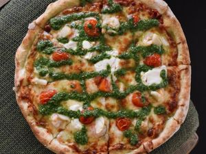 Kelong Prawn & Scallop Pizza